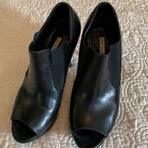 Vera Wang Nick, Black Resina Old size 7M